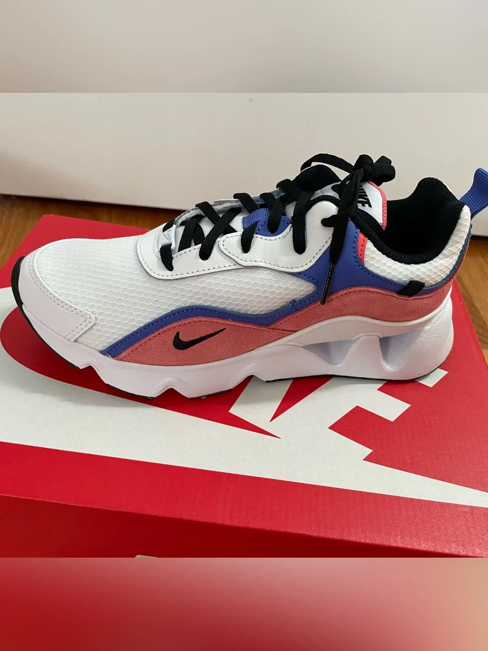 Nike RYZ 365 II Women’s Sneakers White Magic Ember Size 7.5 NIB